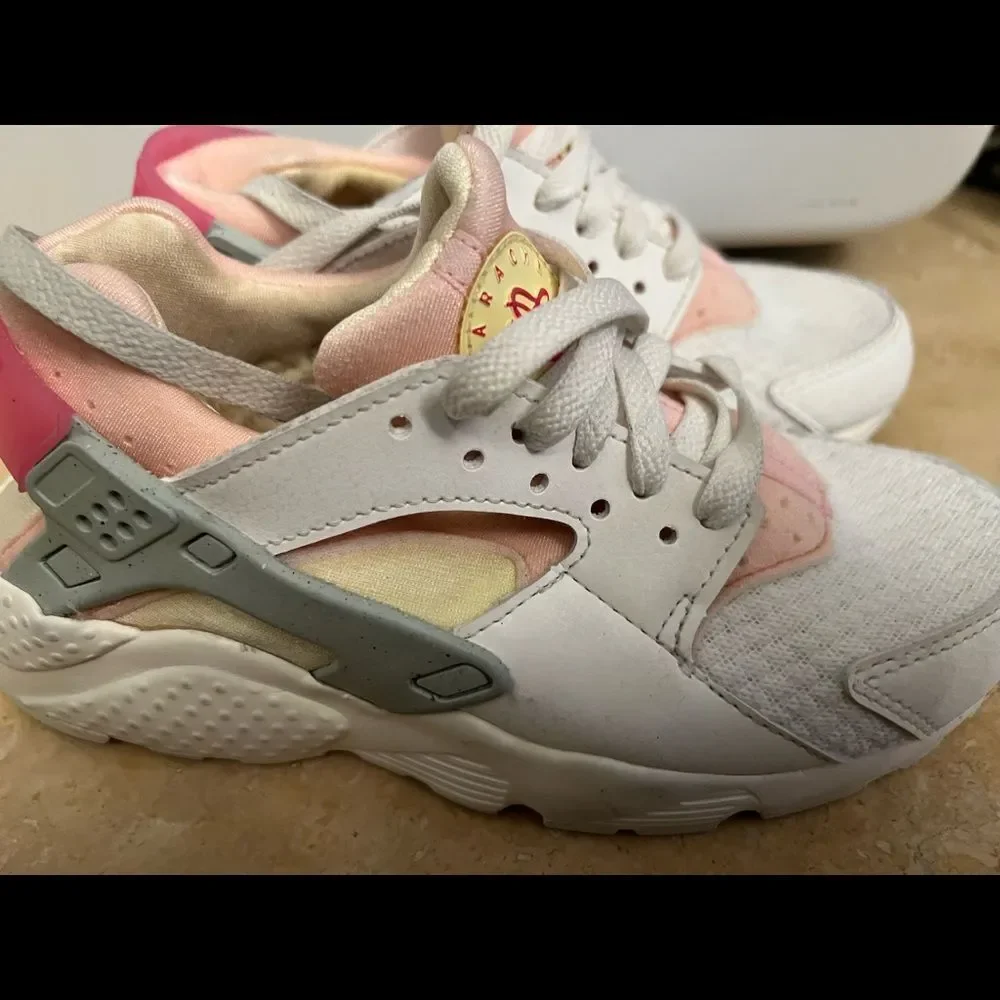 BIG KIDS' NIKE HUARACHE RUN CASUAL SHOES 3.5